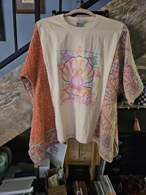 Summer Vibes Seashell Graphic Tee With Kantha Sleeves